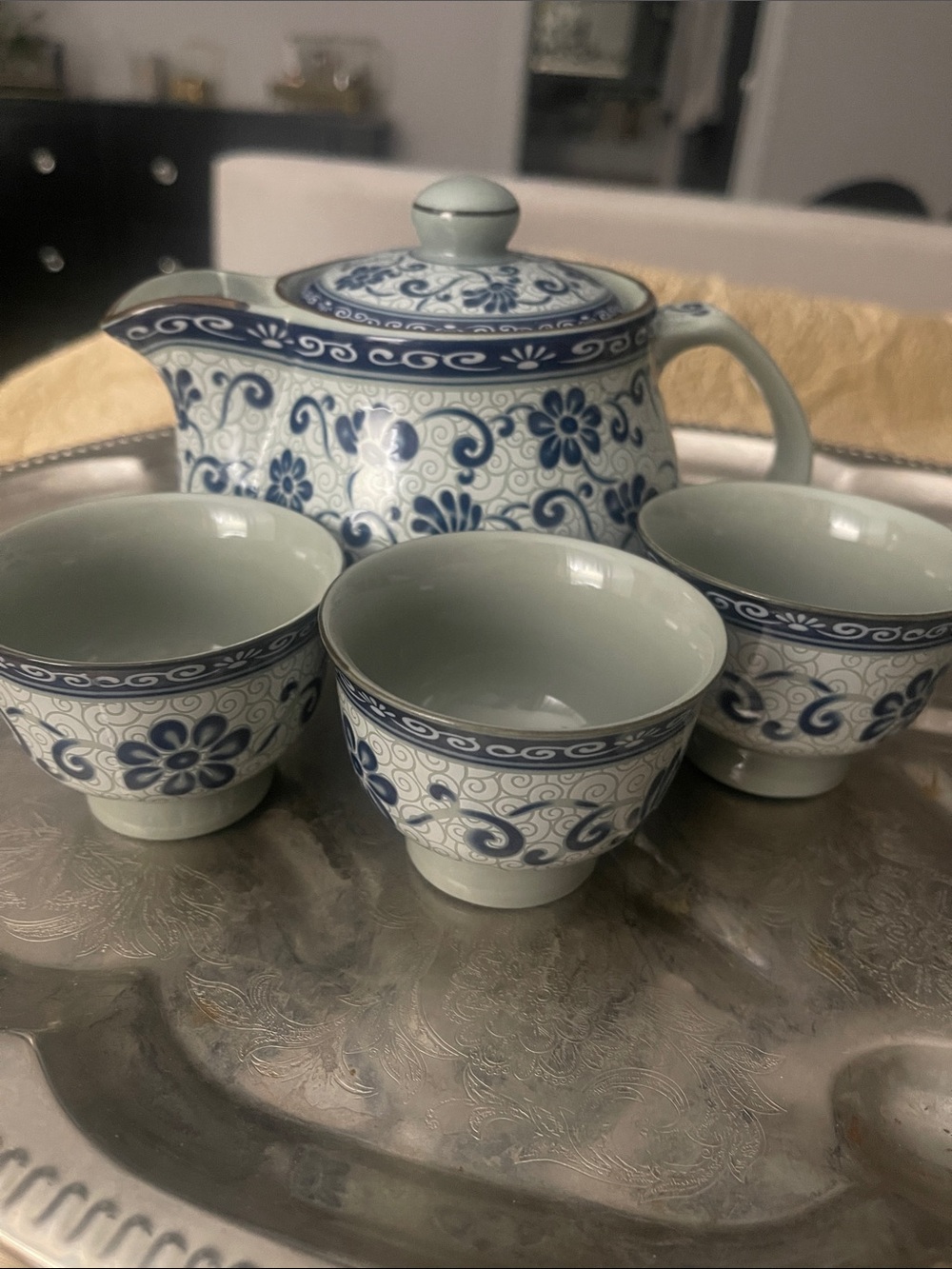 The Bombay company teapot and 3 cups - 1990s